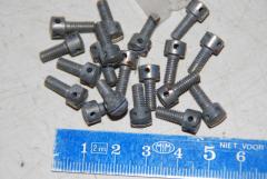 Kreuzlochschraube M4 x 10, VPE 20 Stück 