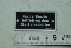 Schild: Nur bei Benzinbetrieb ... 