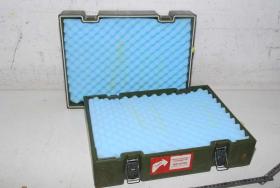 Behälter, Koffer, mit Schaumstoffeinlage 