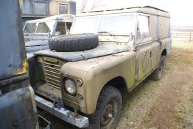 Land Rover 109 zum Restaurieren 