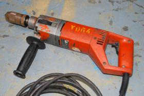 Elektrische Handbohrmaschine 