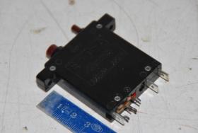 Schutzschalter, 250 V, 4 A 