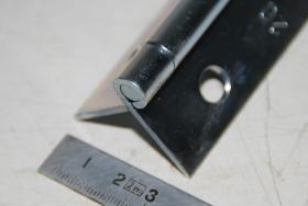 Großer Scharnier, Anschlag 