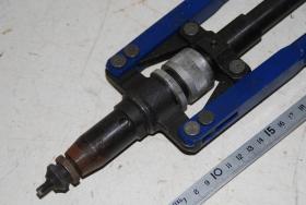 Zange für Blindnietmuttern 