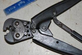 Zange, Crimpzange für Kabelschuhe 