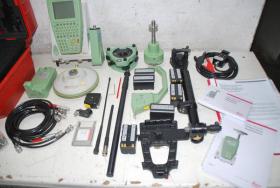 Vermessungsausstattung LEICA GPS System 1200 