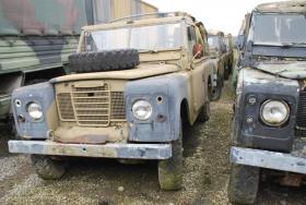 Land Rover 109 zum Restaurieren 