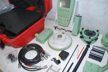 Vermessungsausstattung LEICA GPS System 1200 